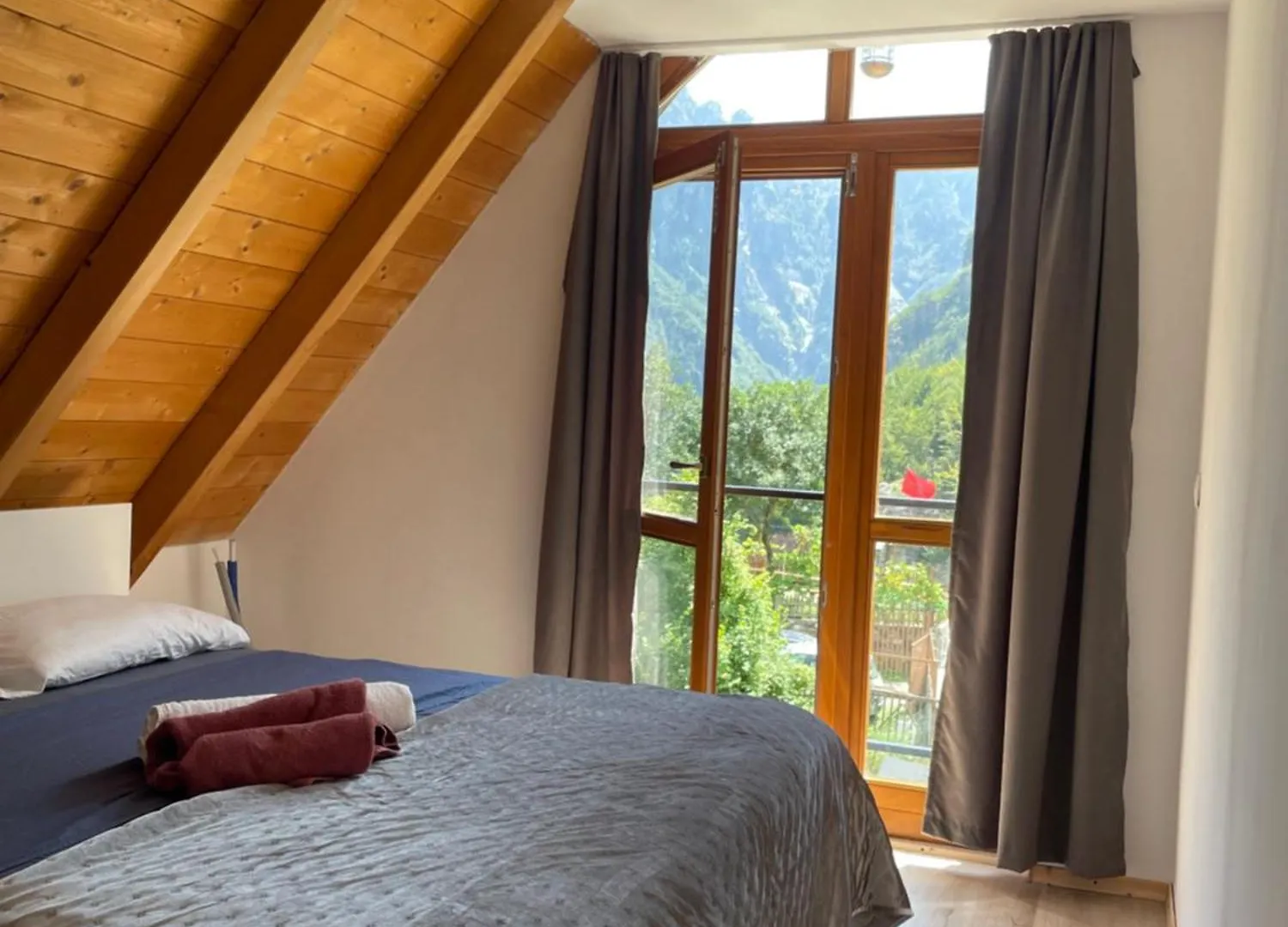 Petriti Theth Hotel