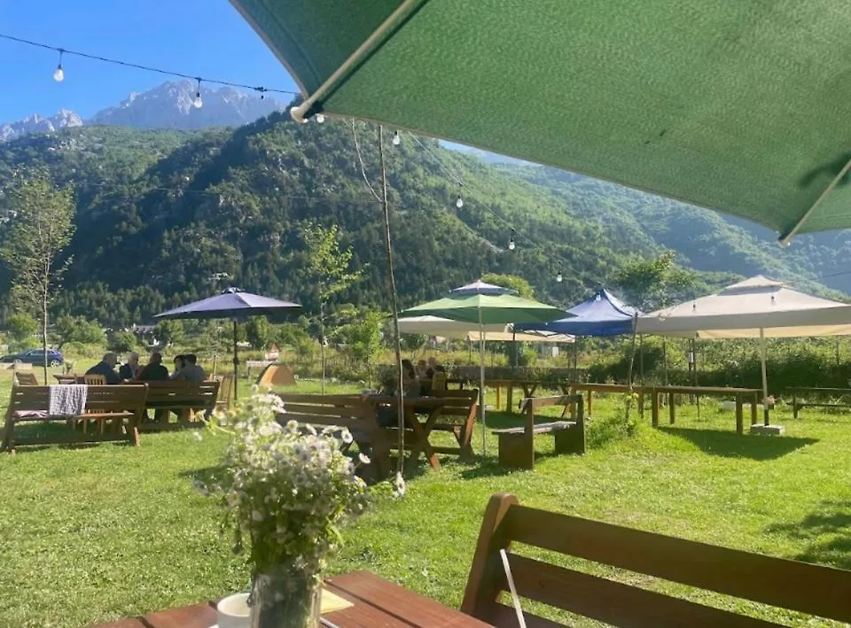 Hotel Petriti Theth Pensión