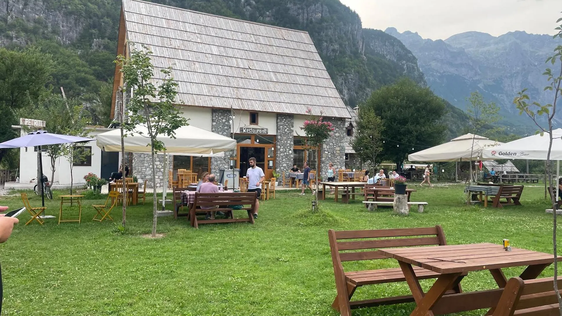 Hotel Petriti Theth Pensión